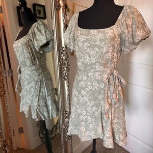 Trixxi Sage Green Floral Puff Sleeve Dress